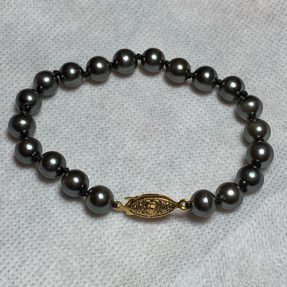 Dark Gray Freshwater Pearl Beaded Bracelet with Gold Clasp